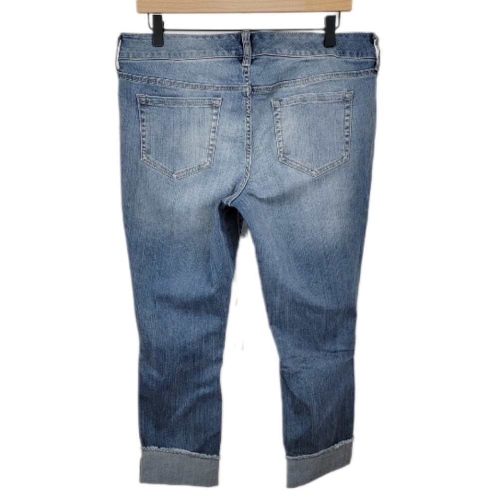🆕️Torrid Premium Distressed Boyfriend Cropped Denim Jeans - Picture 7 of 8